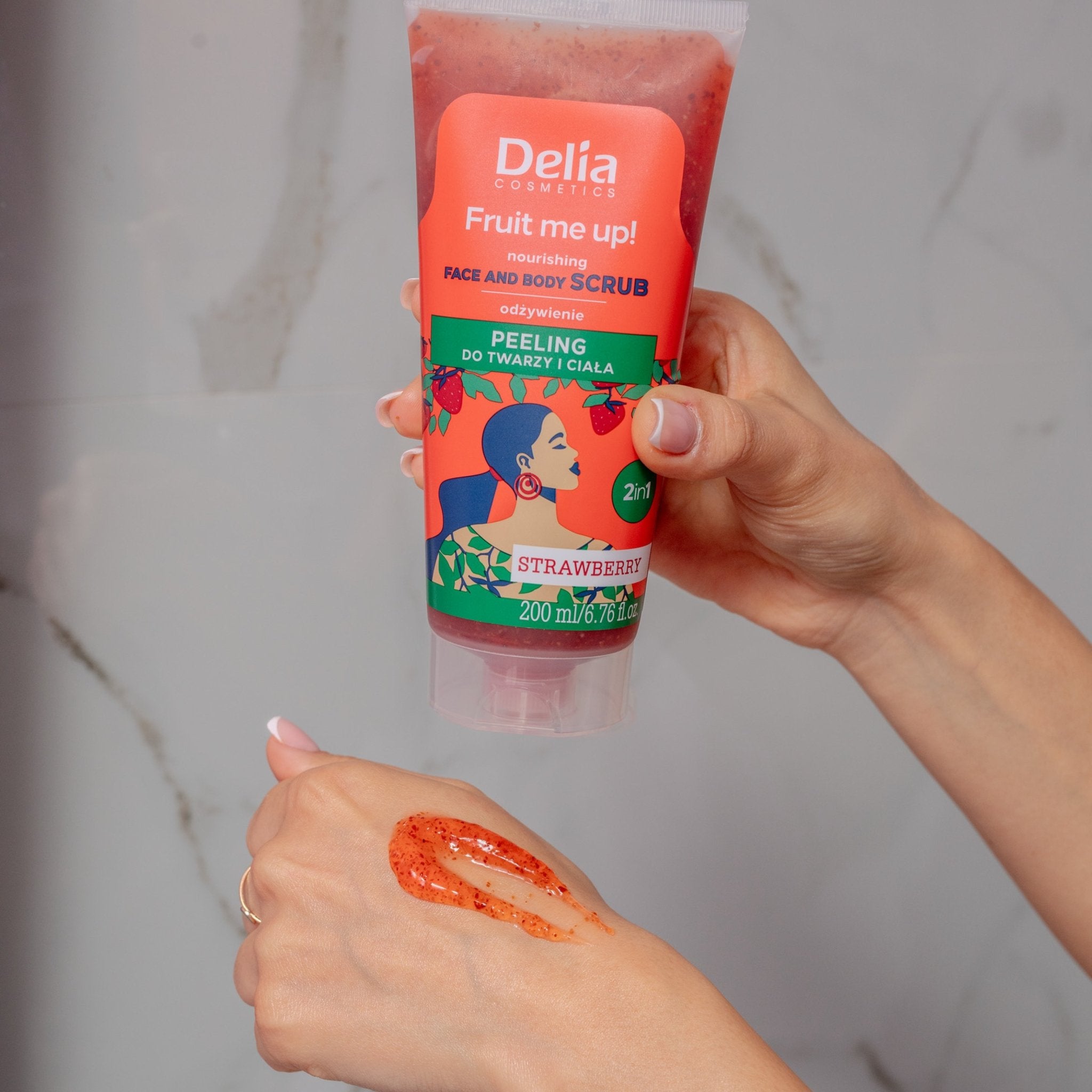 مقشر الوجه والجسم FRUIT ME UP المغذي 2 في 1 بالفراولة 200 مل - Delia Cosmetics