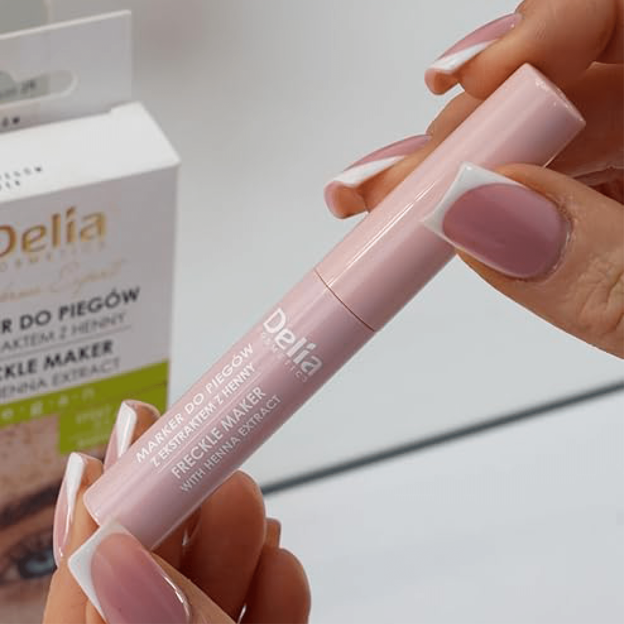 صانع نمش الحواجب بخلاصة الحناء 4 مل - Delia Cosmetics